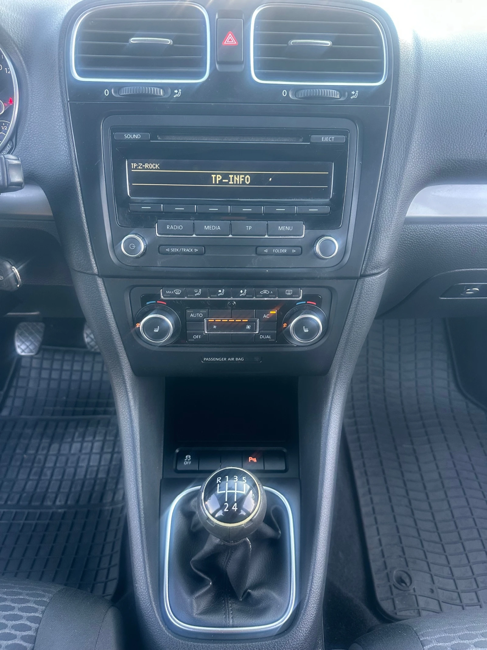 VW Golf 1.6TDI 90kc EURO5, снимка 12 - Автомобили и джипове - 55553114