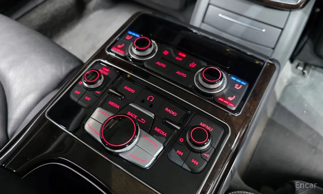 Audi A8 LONG* МАСАЖ* ОБДУХ* ПОДГРЕВ* HEAD-UP* 360КАМЕРИ* , снимка 17 - Автомобили и джипове - 55742390