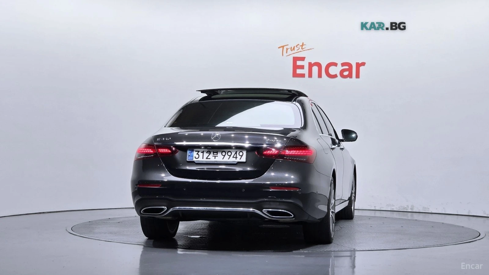 Mercedes-Benz E 350 4MATIC AMG* HUD* 360* КОЖА* ОБДУХ* НАВИ* ПАНО, снимка 4 - Автомобили и джипове - 56003297