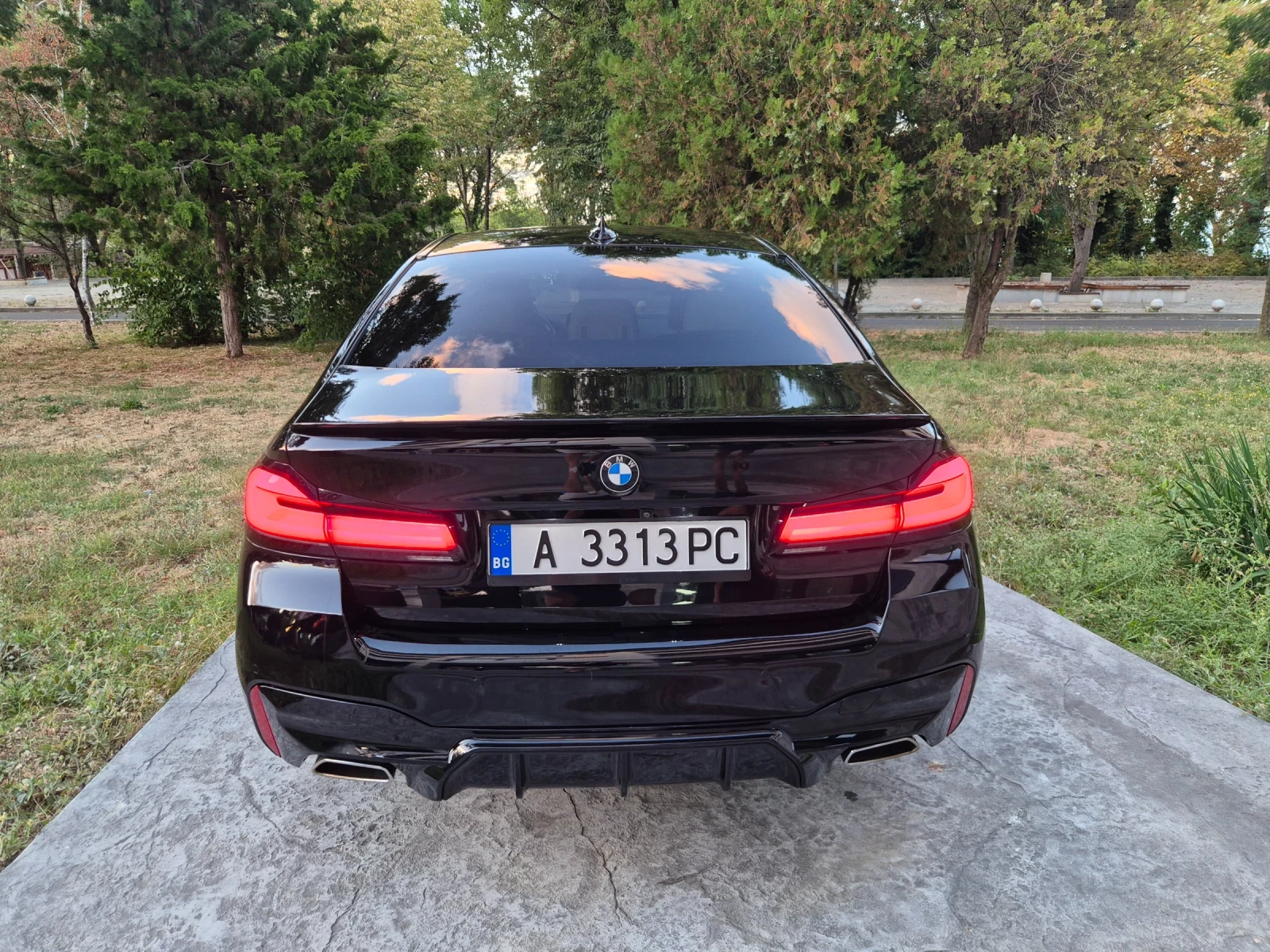BMW 520 M-PACK* XDRIVE* HEAD-UP* DISTRONIK* DIGITAL* , снимка 6 - Автомобили и джипове - 56012857