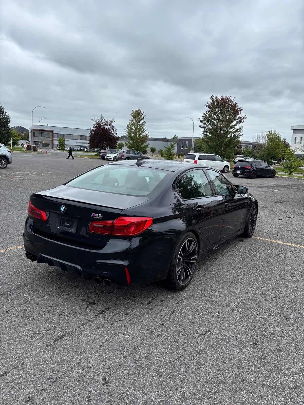 BMW M5 * KEYLESS * DISTRONIC * ПОДГРЕВ И ОБДУХВАНЕ, снимка 3 - Автомобили и джипове - 56105379