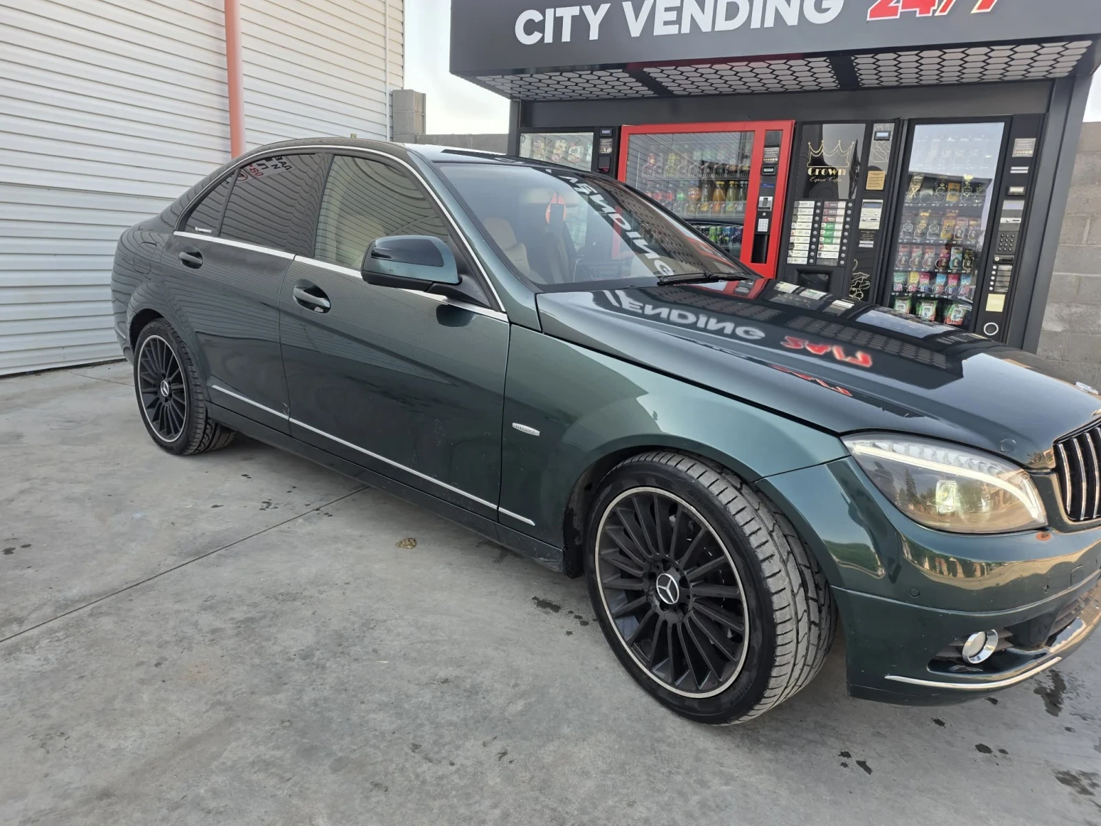 Mercedes-Benz C 320, снимка 4 - Автомобили и джипове - 56543156