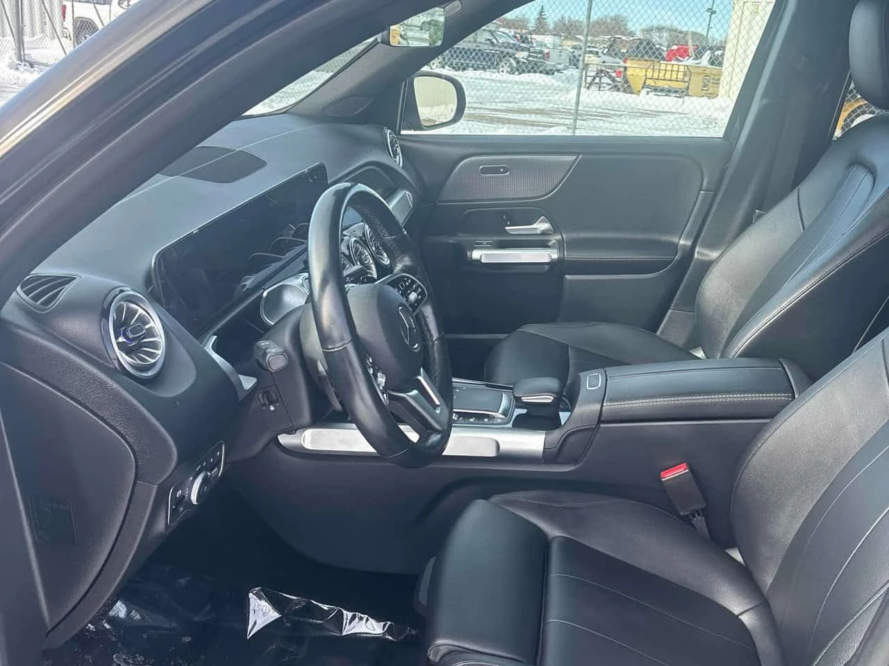 Mercedes-Benz GLB * 250 * CARFAX * ЦЕНА ДО БГ - изображение 6