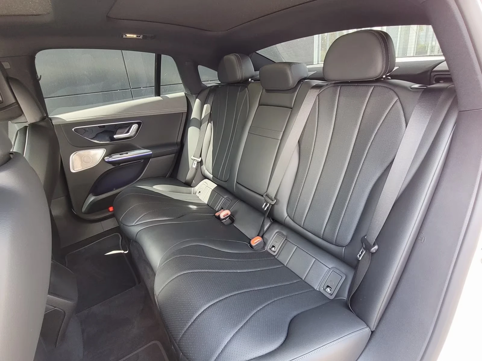 Mercedes-Benz EQE 350 / AMG / NIGHT / BURM / PANO / DIGITAL LIGHT / | Mobile.bg � ����������� 15