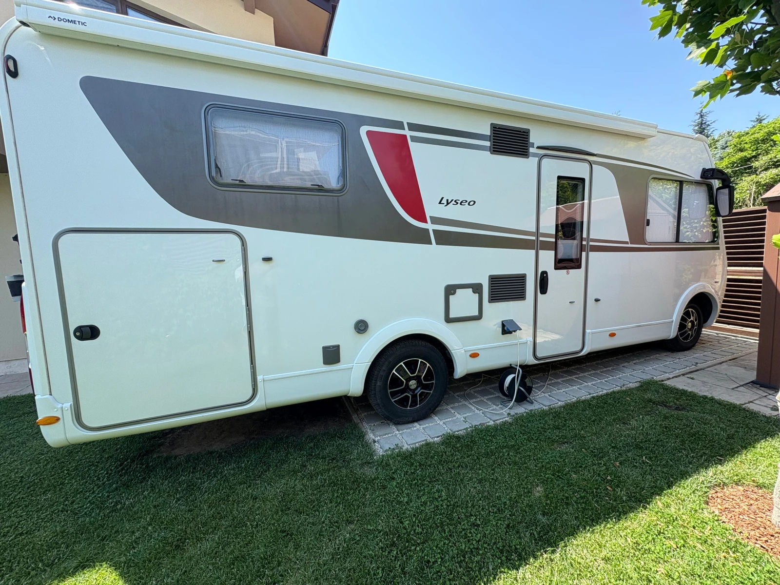 Кемпер Burstner Lyseo 734 G