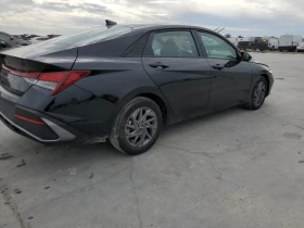     Hyundai Elantra  / 