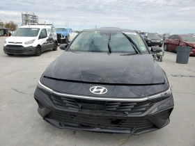     Hyundai Elantra  / 