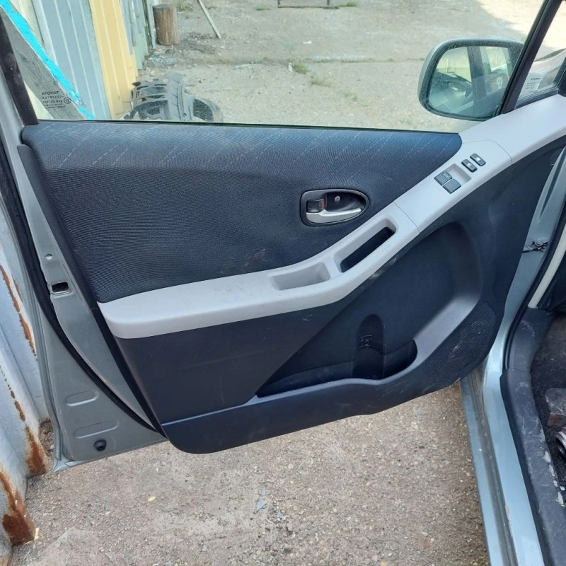 Toyota Yaris 1.3i avtomatik, снимка 6 - Автомобили и джипове - 40847174