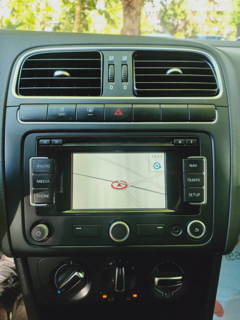 VW Polo 1, 2 90к.с. КЛИМА, НАВИ, ОТЛИЧНА, снимка 16 - Автомобили и джипове - 51293045