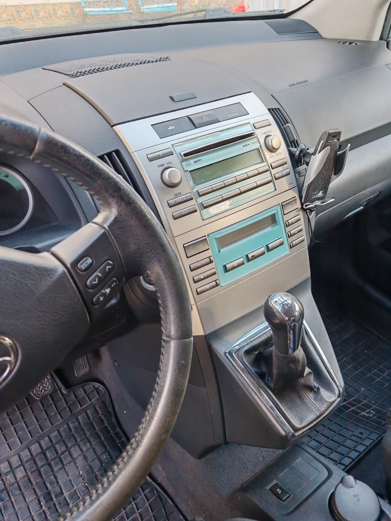 Toyota Corolla verso 2.2, снимка 7 - Автомобили и джипове - 52410005