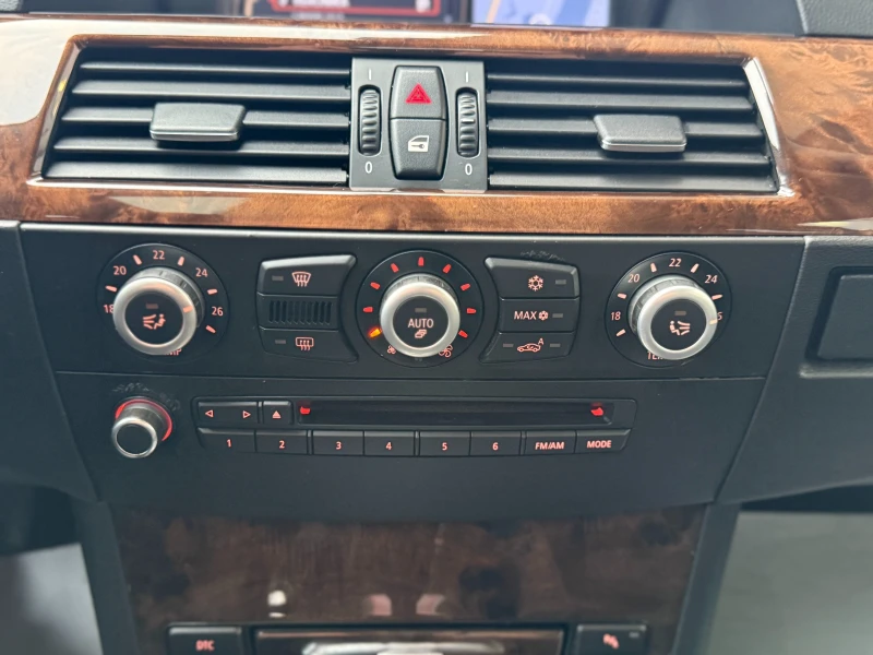 BMW 528 XI 6 МЕСЕЦА ГАРАНЦИЯ/234кс. ГАЗ/Автоматик/Facelift, снимка 16 - Автомобили и джипове - 52302666