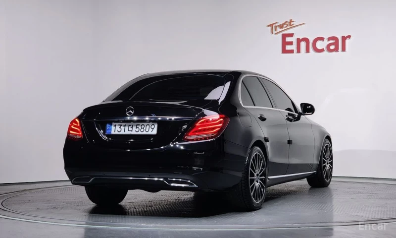 Mercedes-Benz 220, снимка 2 - Автомобили и джипове - 52938760