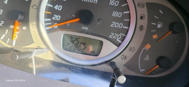 Nissan Almera tino, снимка 12 - Автомобили и джипове - 53299908