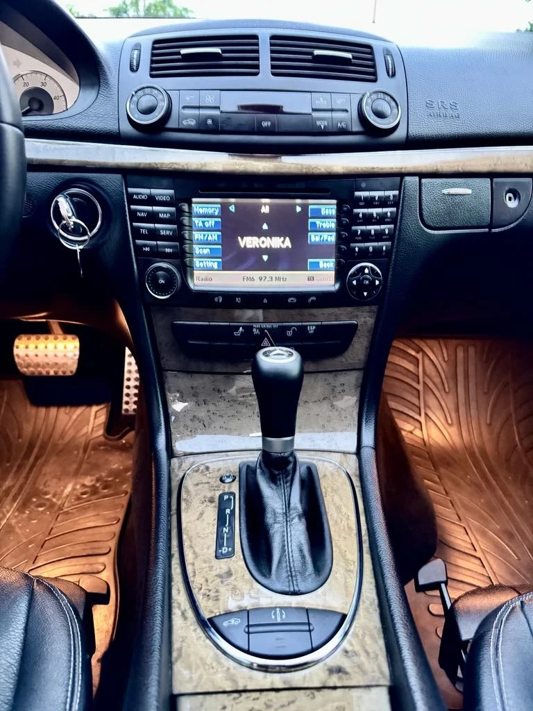 Mercedes-Benz E 320, снимка 7 - Автомобили и джипове - 53871796
