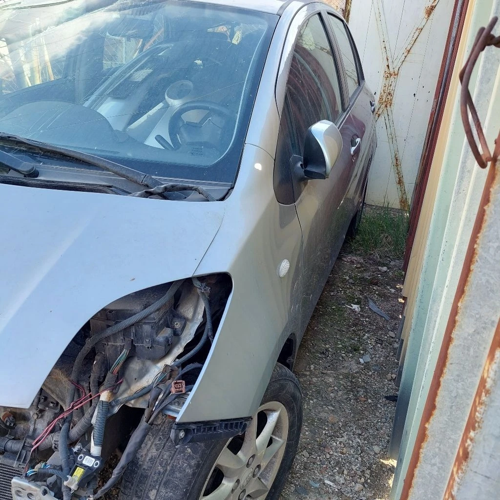 Toyota Yaris 1.3i avtomatik, снимка 1