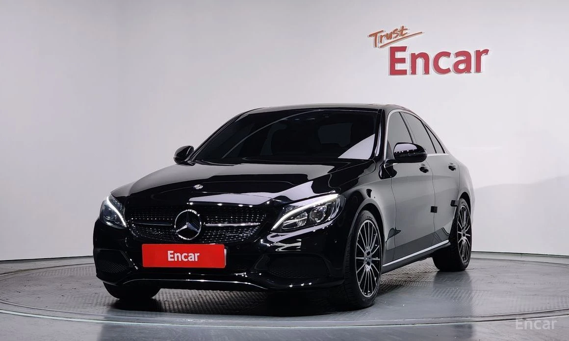 Mercedes-Benz 220, снимка 1