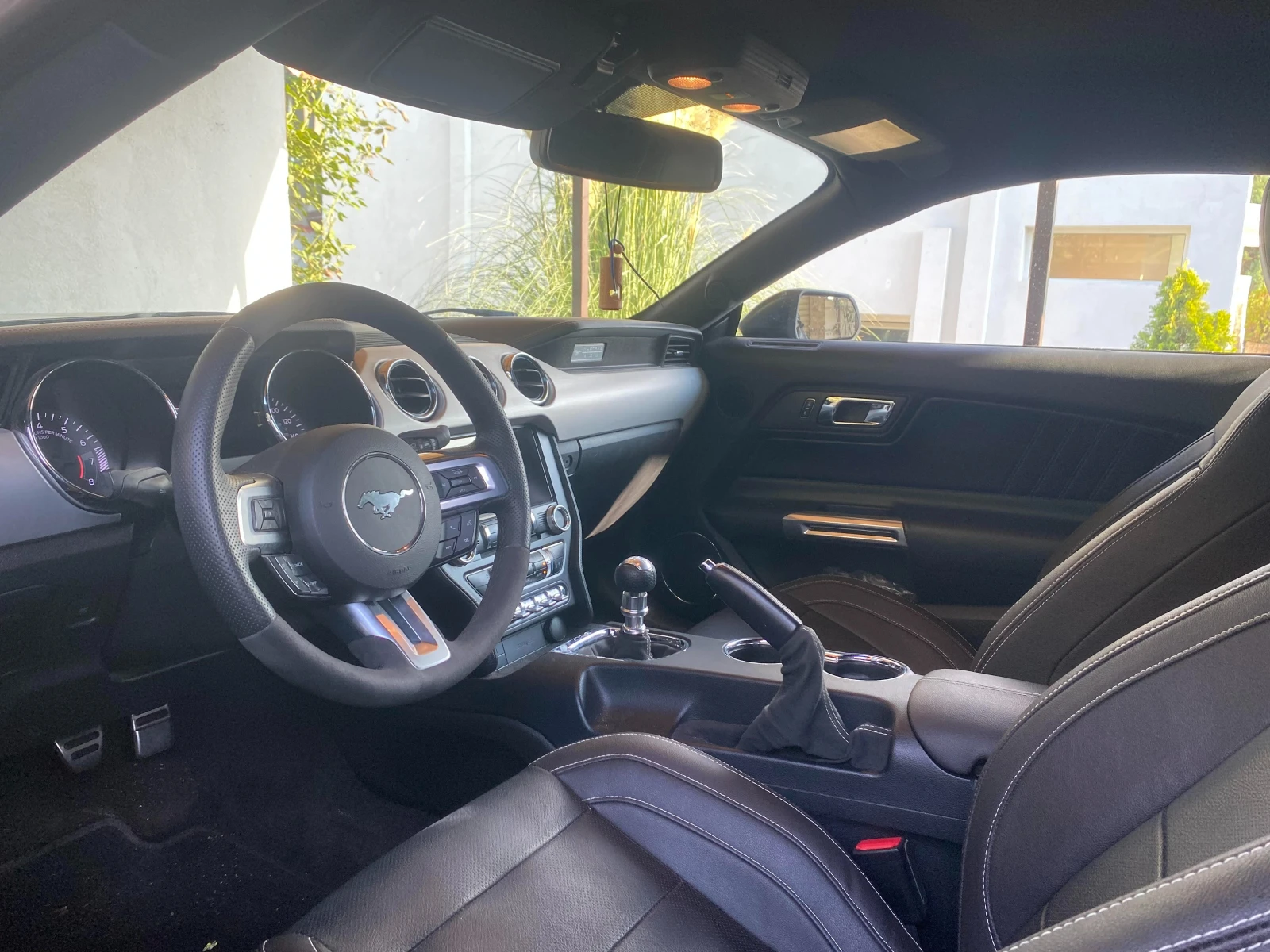 Ford Mustang GT 5.0 - изображение 9