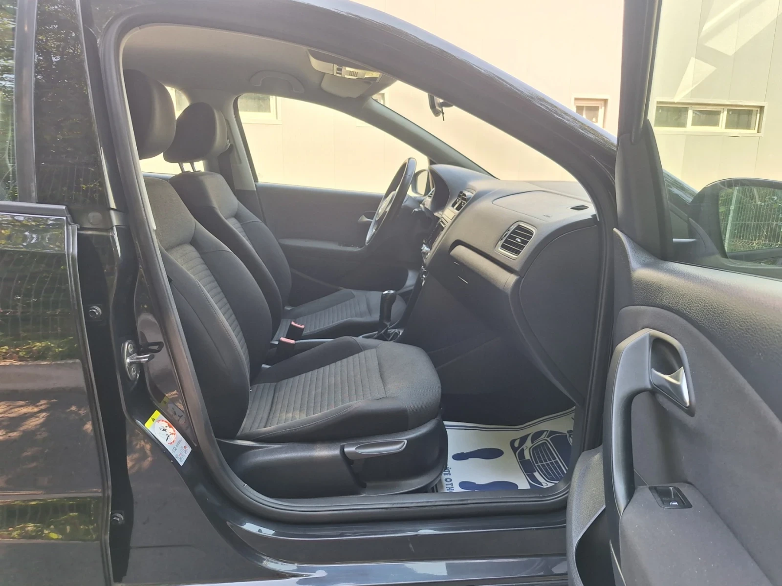 VW Polo 1, 2 90к.с. КЛИМА, НАВИ, ОТЛИЧНА | Mobile.bg — изображение 13