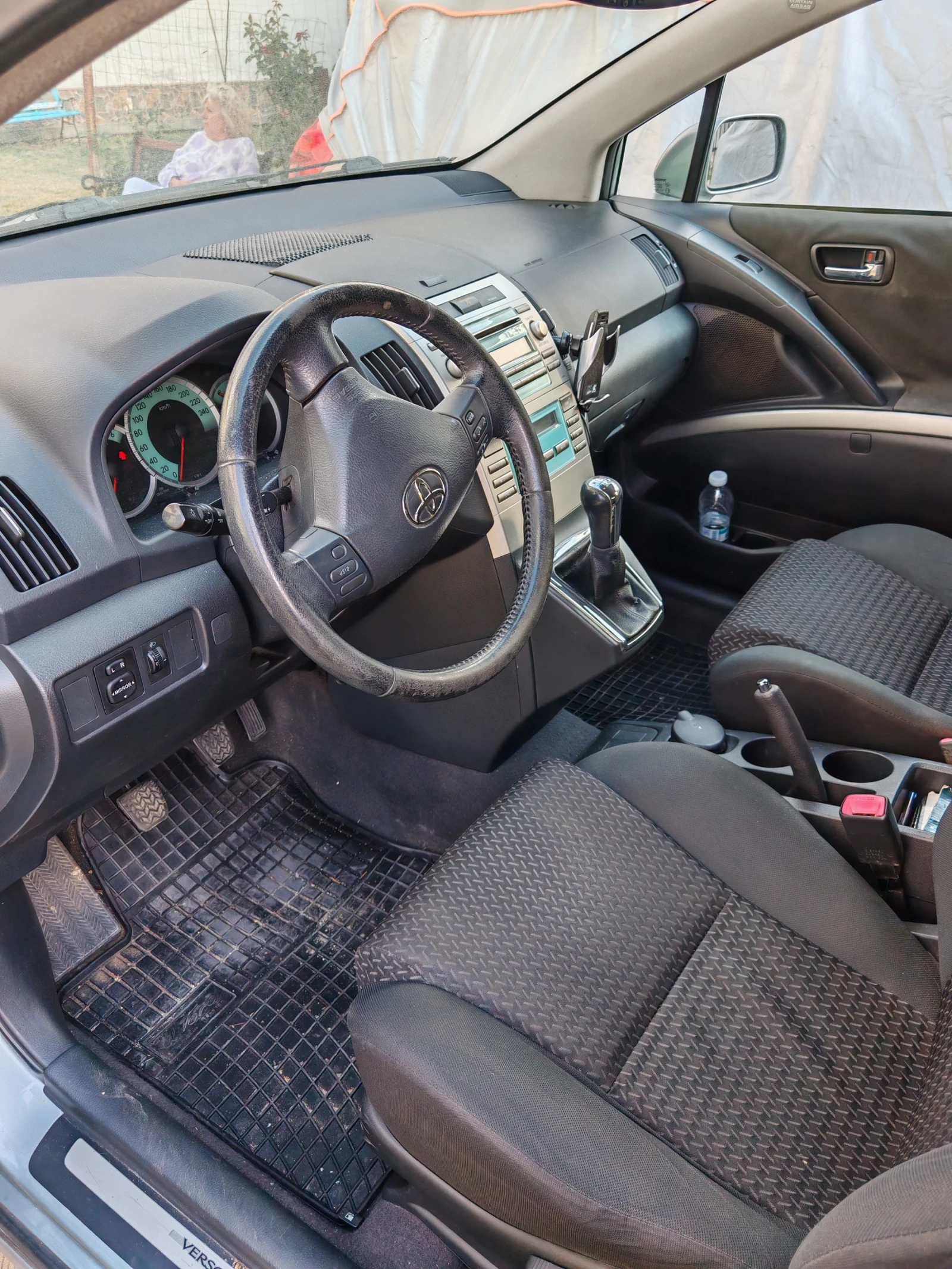 Toyota Corolla verso 2.2 - изображение 6