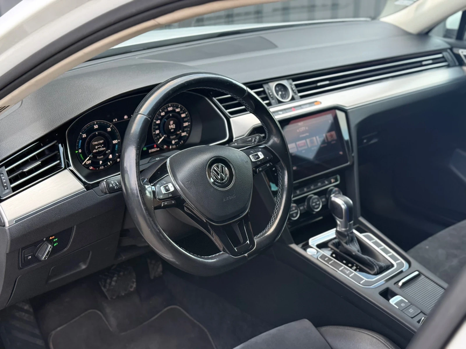 VW Passat GTE - изображение 9