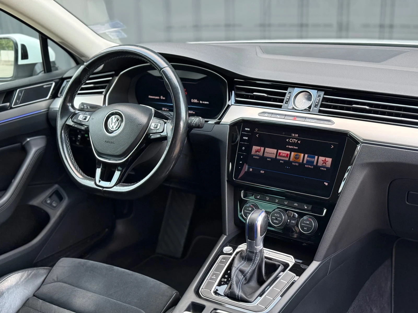 VW Passat GTE - изображение 10