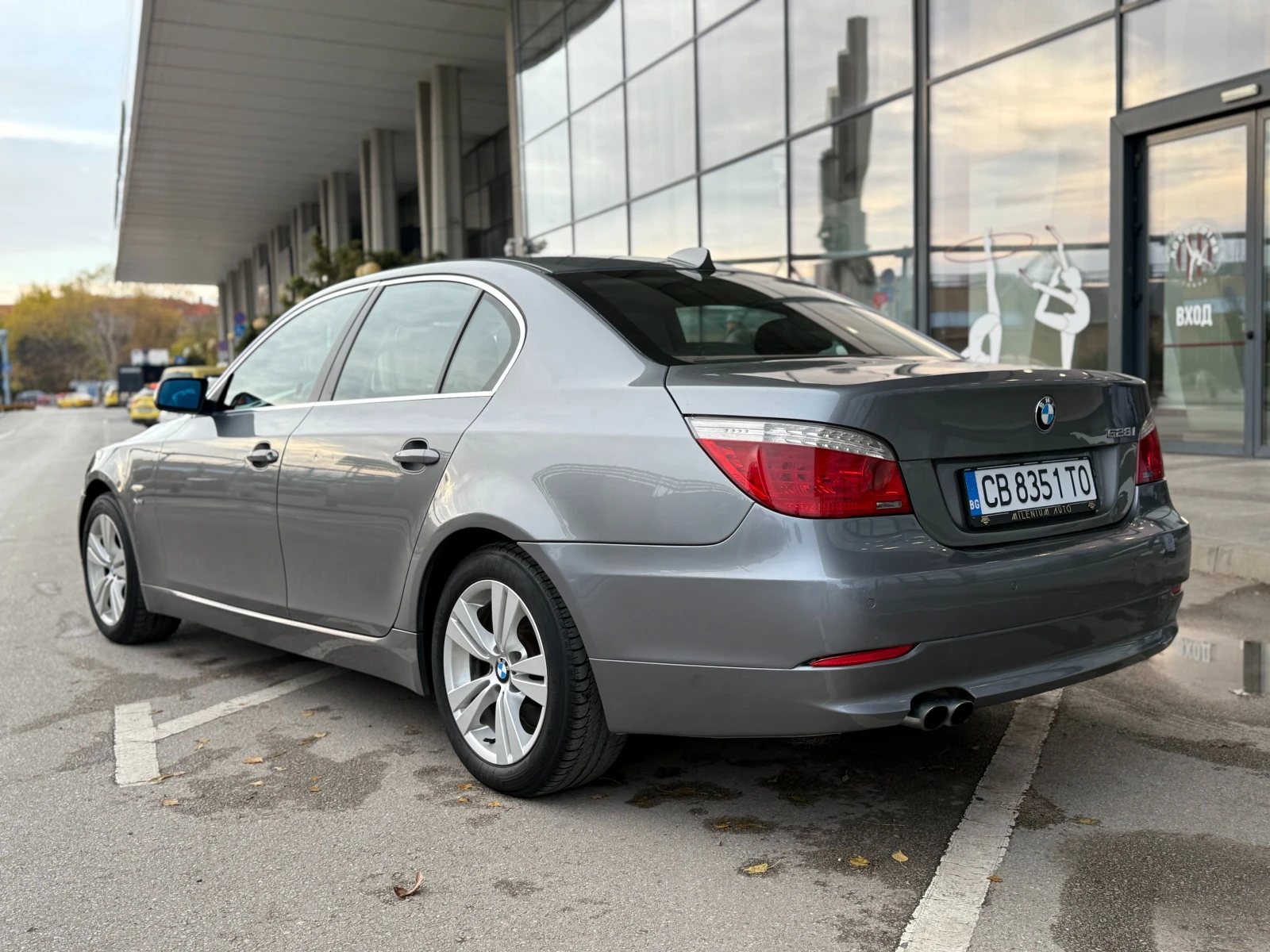 BMW 528 XI 6 МЕСЕЦА ГАРАНЦИЯ/234кс. ГАЗ/Автоматик/Facelift - изображение 3