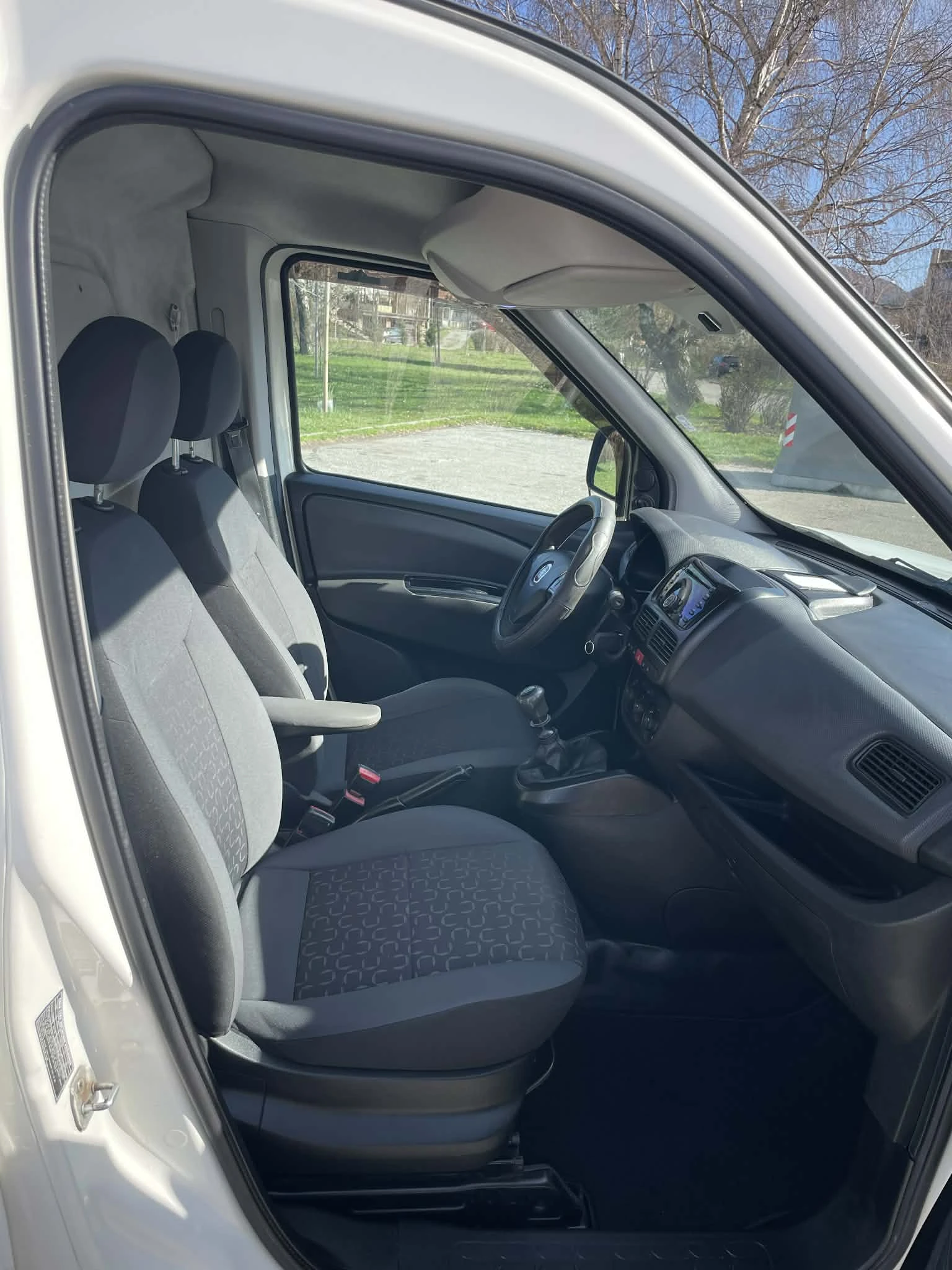 Fiat Doblo МЕТАН, снимка 5 - Автомобили и джипове - 54129578