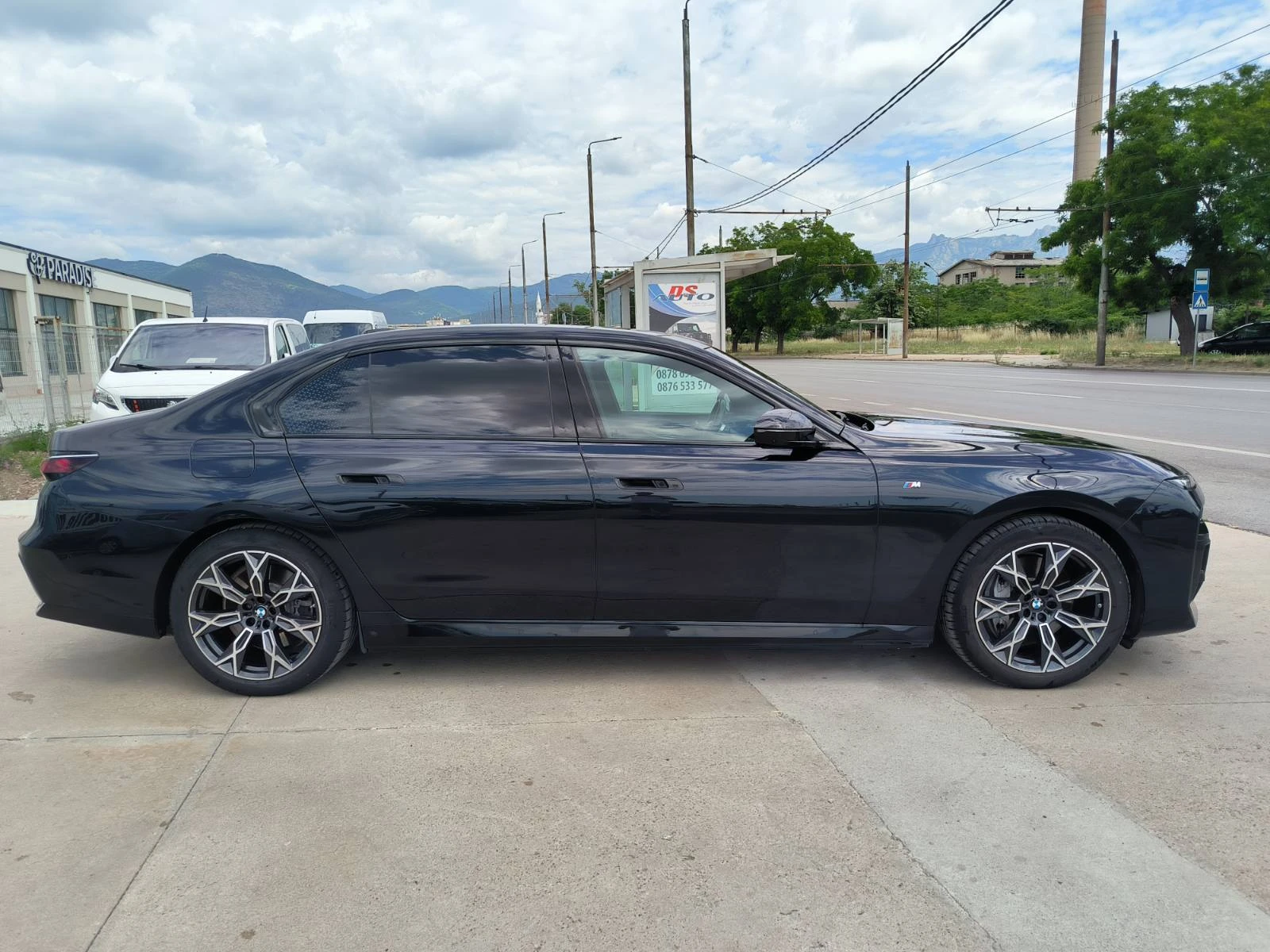 BMW i7 M60-xdriveTv-360kameri-Masage-Head up, снимка 4 - Автомобили и джипове - 54812111