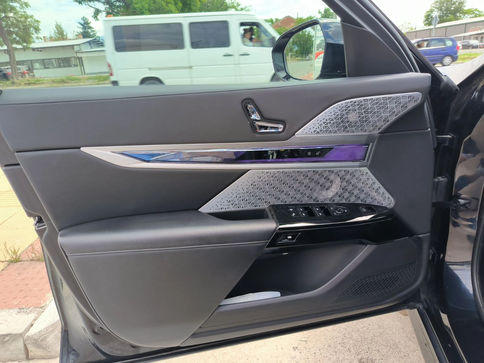 BMW i7 M60-xdriveTv-360kameri-Masage-Head up, снимка 10 - Автомобили и джипове - 54812111