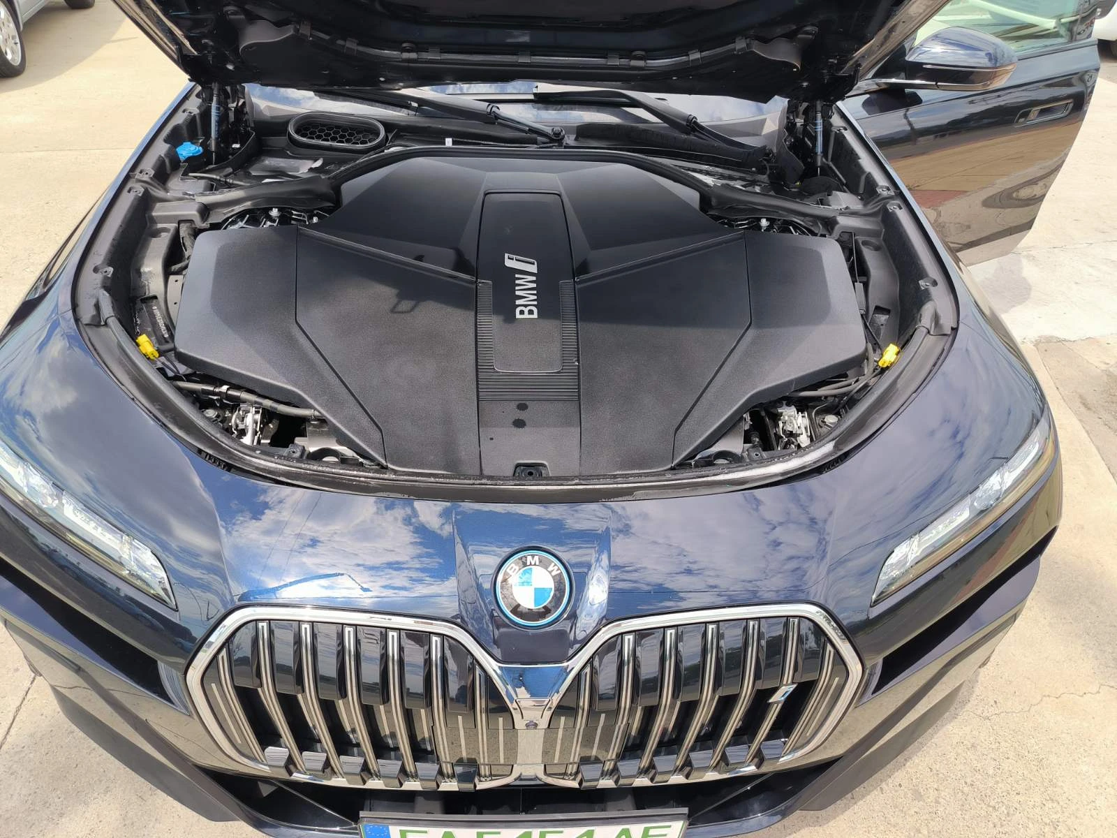 BMW i7 M60-xdriveTv-360kameri-Masage-Head up, снимка 9 - Автомобили и джипове - 54812111