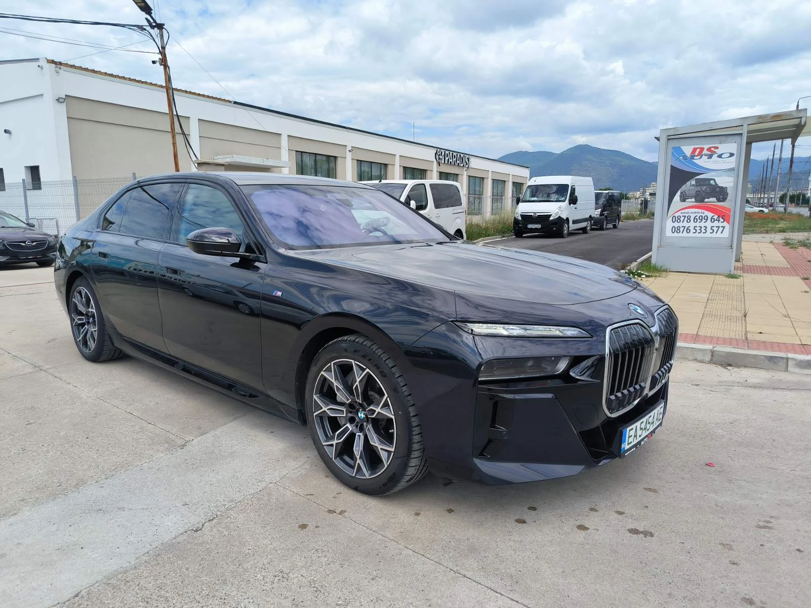BMW i7 M60-xdriveTv-360kameri-Masage-Head up, снимка 3 - Автомобили и джипове - 54812111