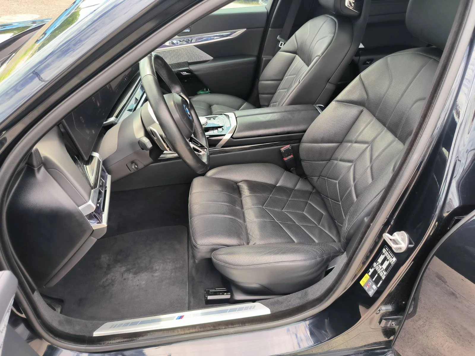 BMW i7 M60-xdriveTv-360kameri-Masage-Head up, снимка 13 - Автомобили и джипове - 54812111