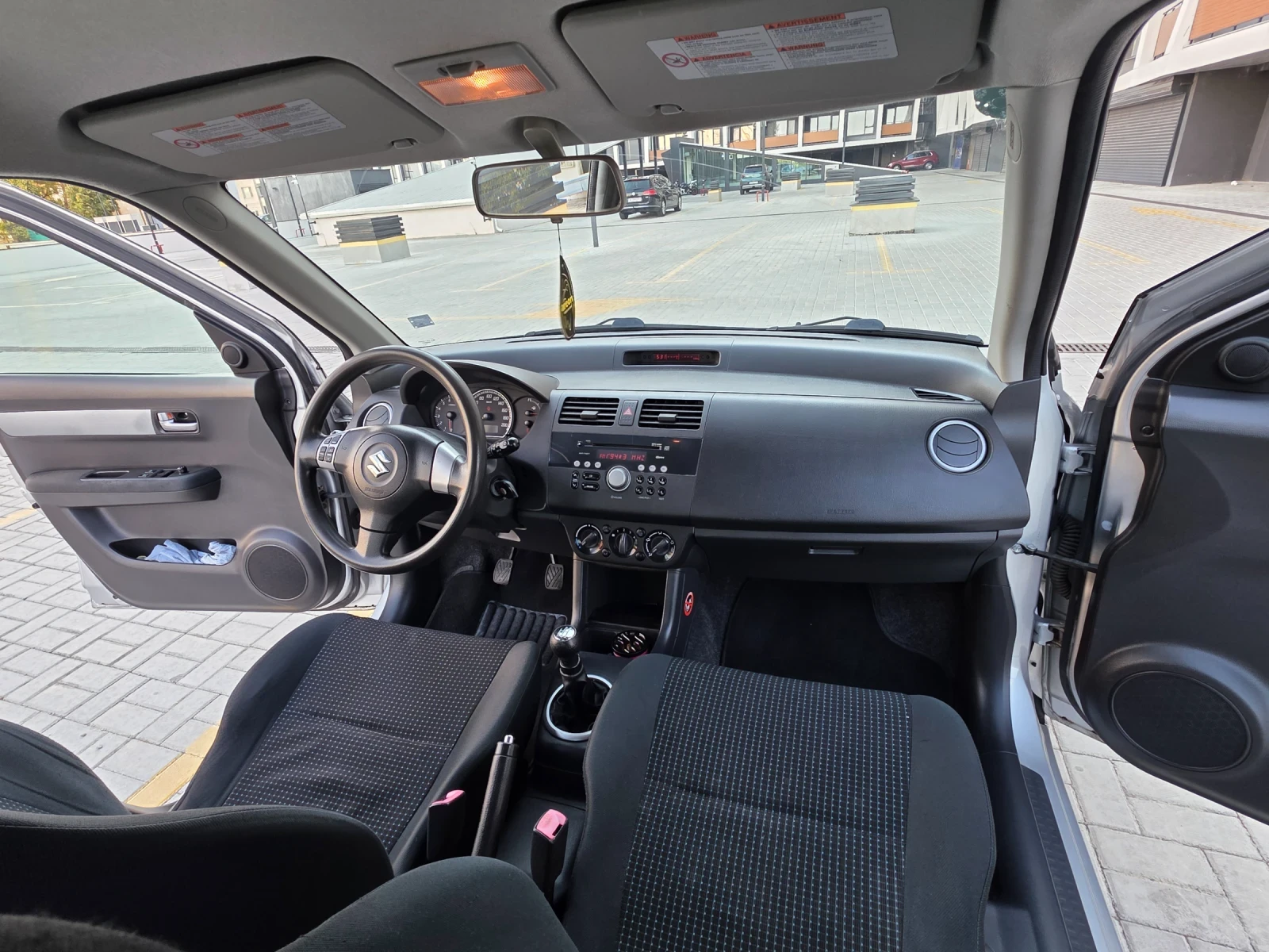 Suzuki Swift 1.3 Бензин , снимка 12 - Автомобили и джипове - 55942679