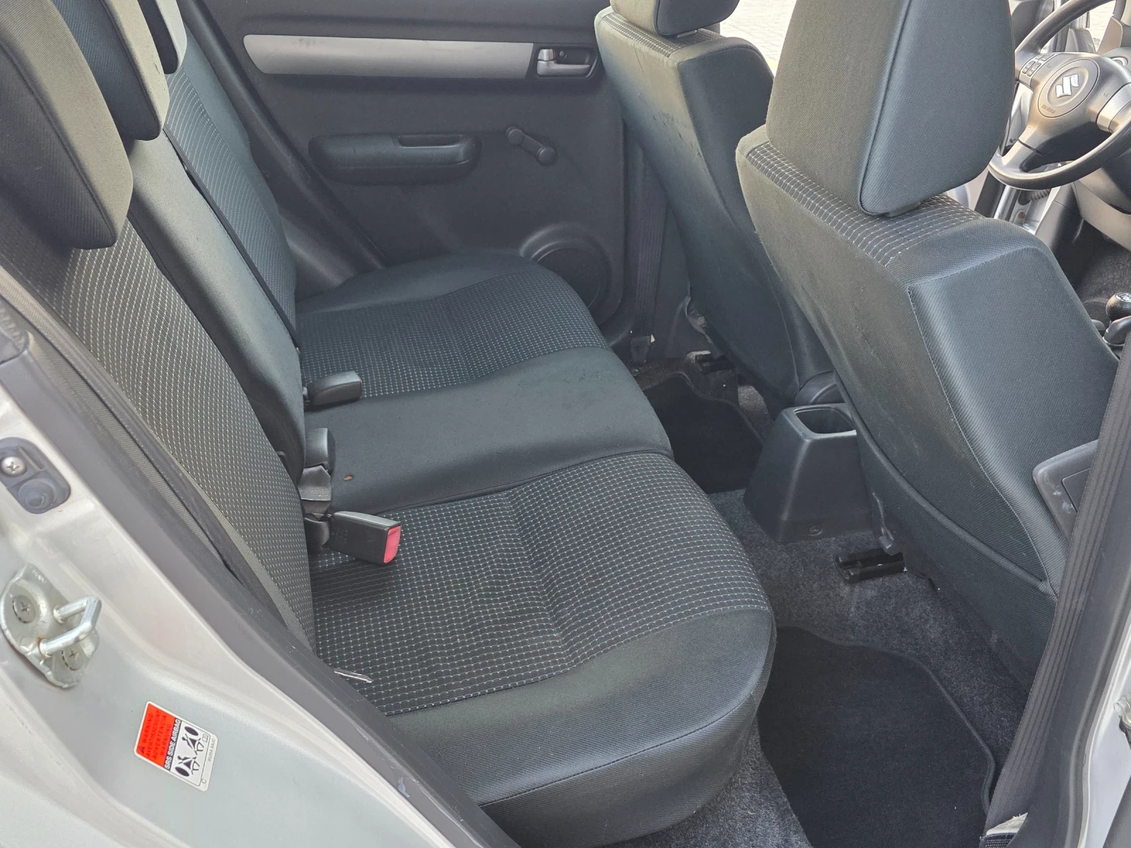Suzuki Swift 1.3 Бензин , снимка 17 - Автомобили и джипове - 55942679