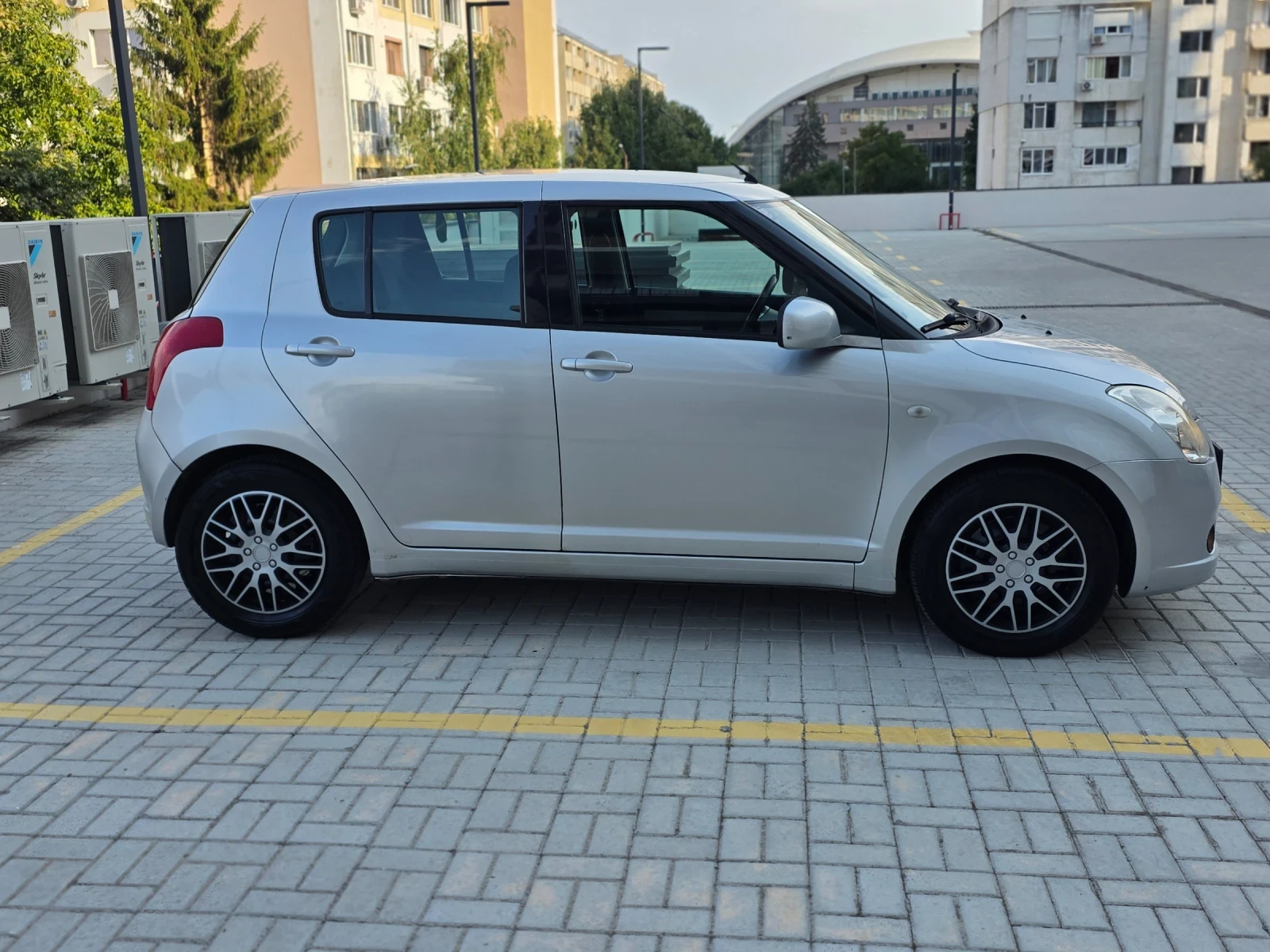 Suzuki Swift 1.3 Бензин , снимка 10 - Автомобили и джипове - 55942679