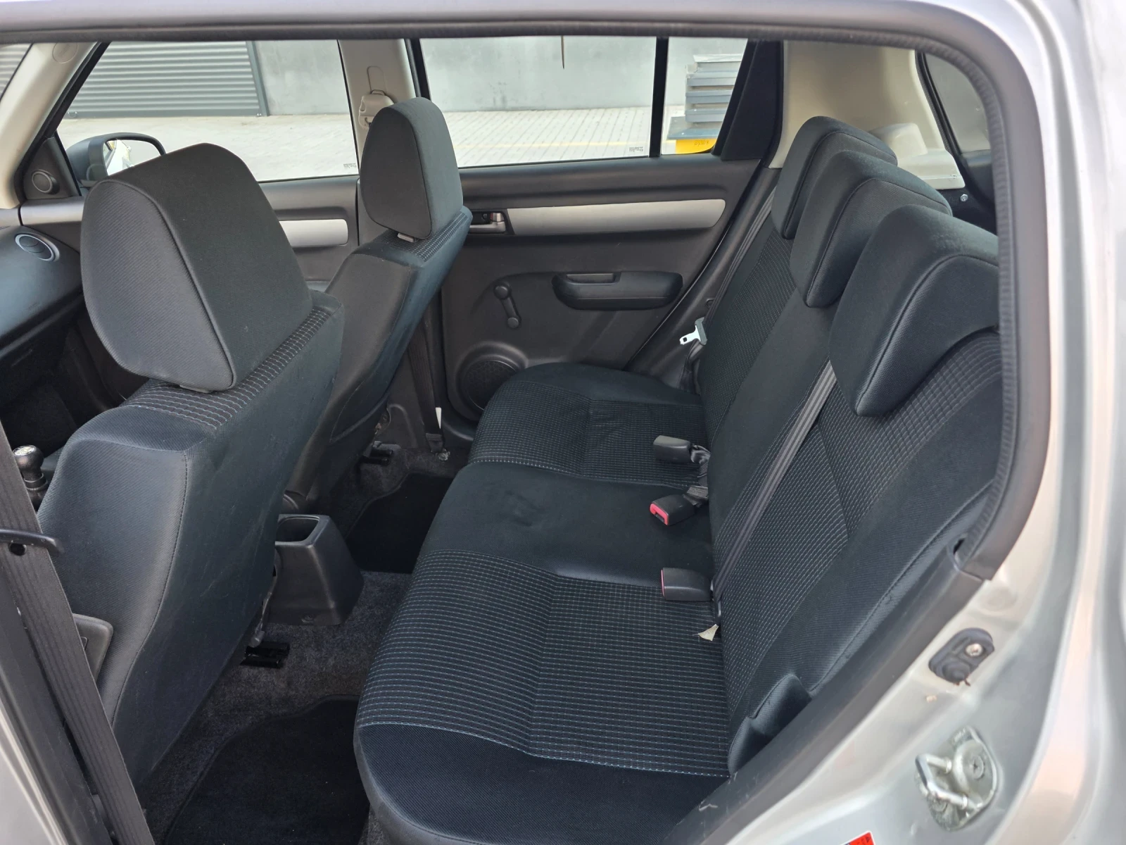 Suzuki Swift 1.3 Бензин , снимка 14 - Автомобили и джипове - 55942679