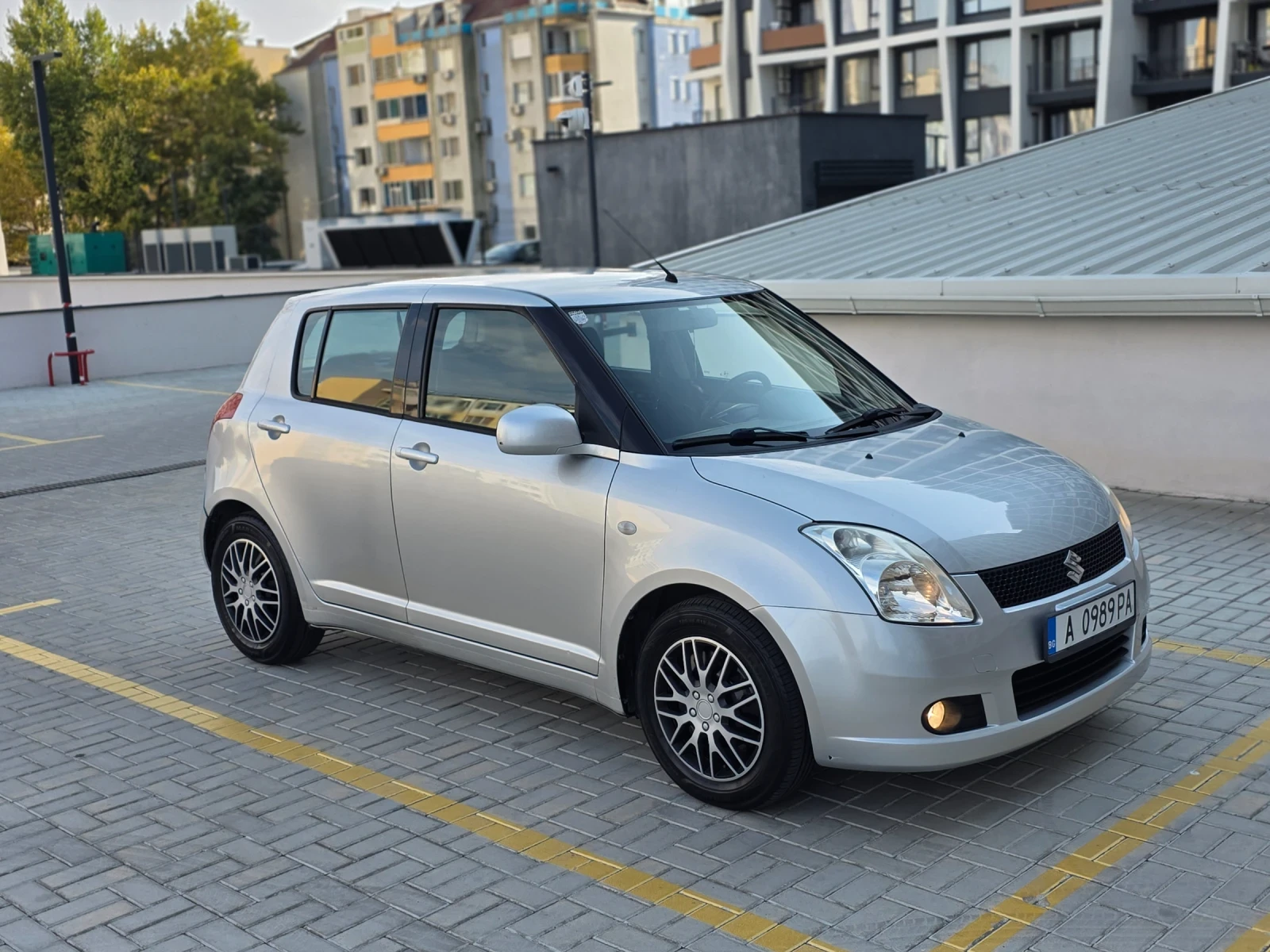 Suzuki Swift 1.3 Бензин , снимка 9 - Автомобили и джипове - 55942679