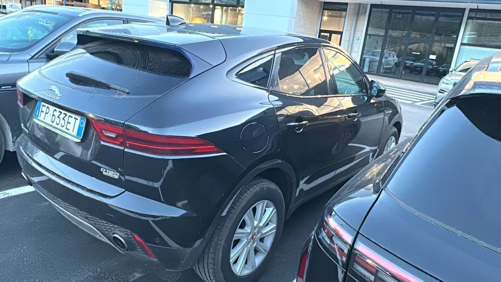 Jaguar E-pace 2.0D AWD 180kc, снимка 3 - Автомобили и джипове - 56303435