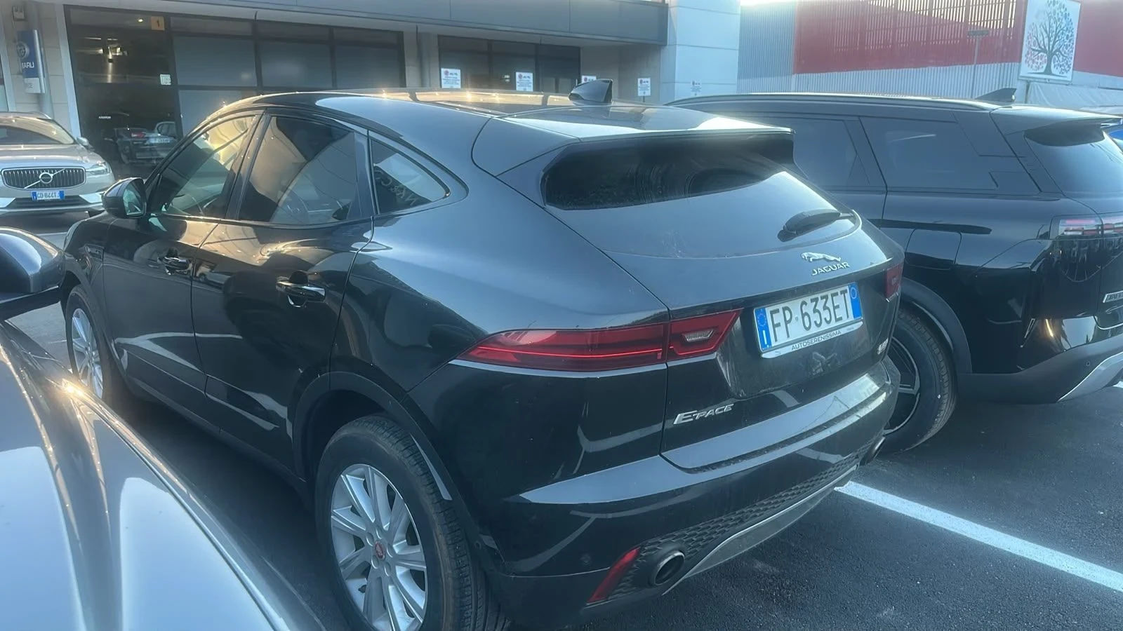 Jaguar E-pace 2.0D AWD 180kc, снимка 4 - Автомобили и джипове - 56303435