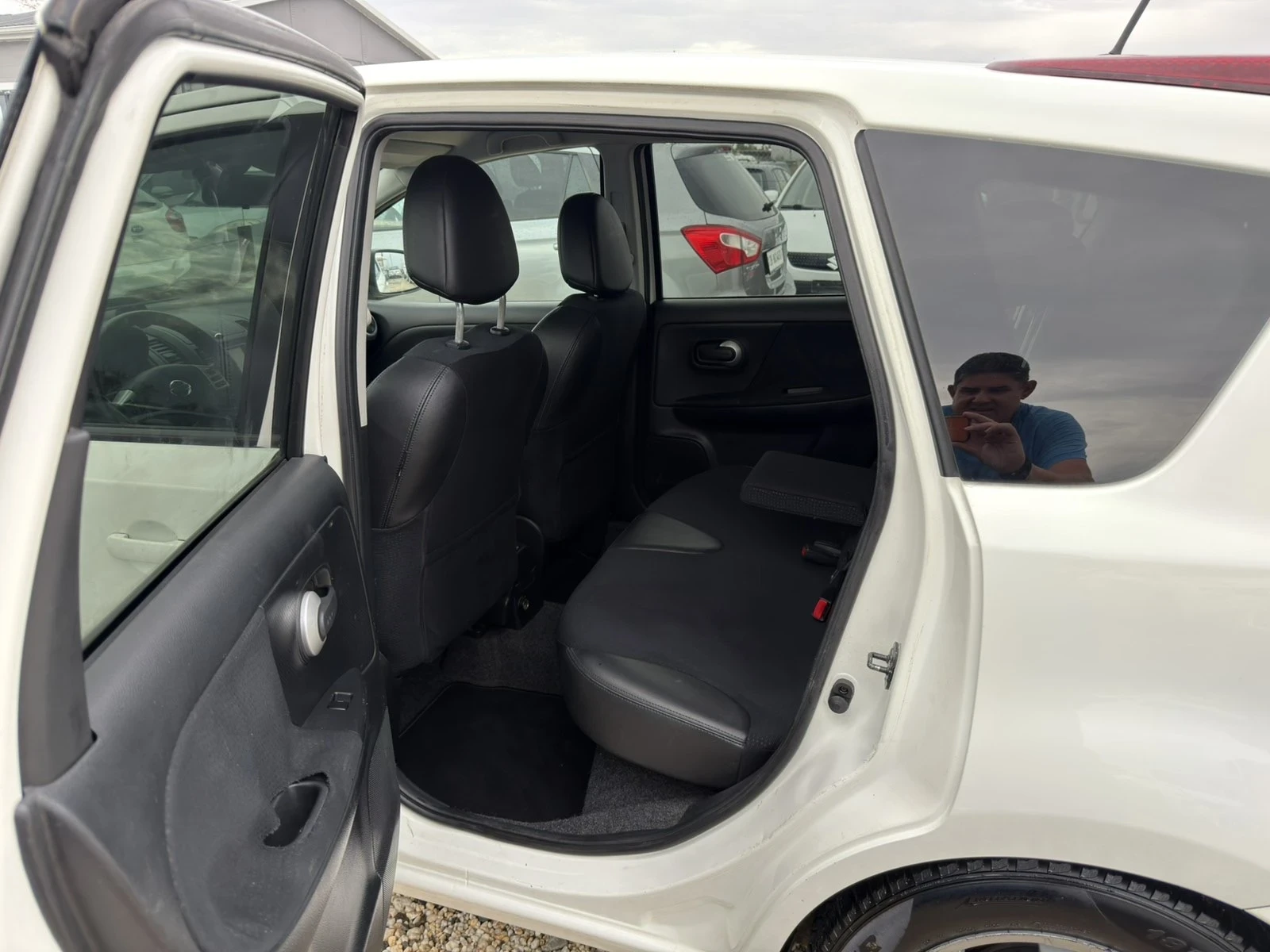 Nissan Note 1.6i Automat, снимка 15 - Автомобили и джипове - 56613372