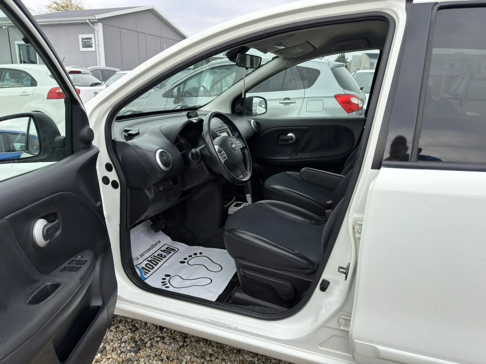 Nissan Note 1.6i Automat, снимка 9 - Автомобили и джипове - 56613372