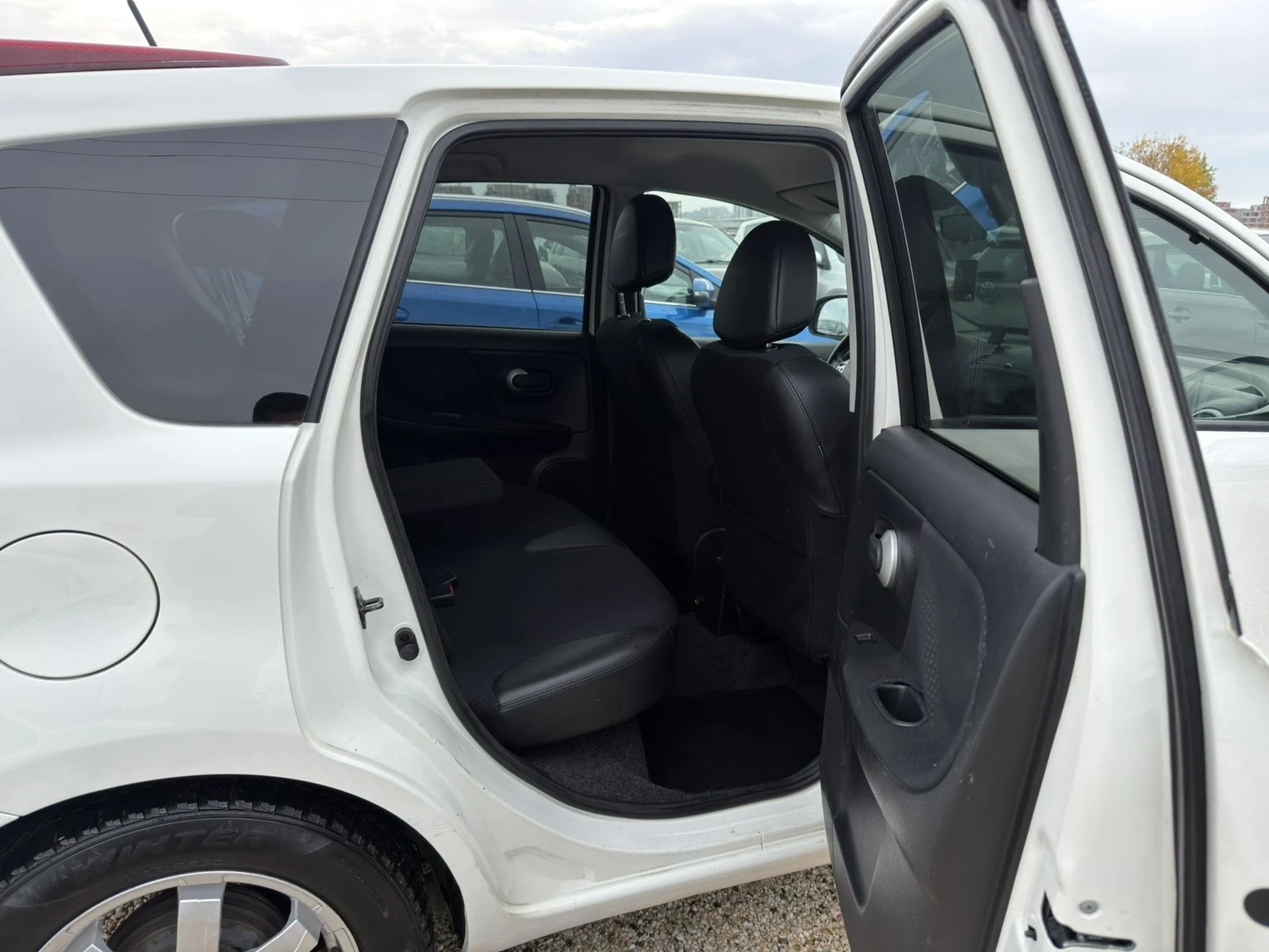 Nissan Note 1.6i Automat, снимка 14 - Автомобили и джипове - 56613372