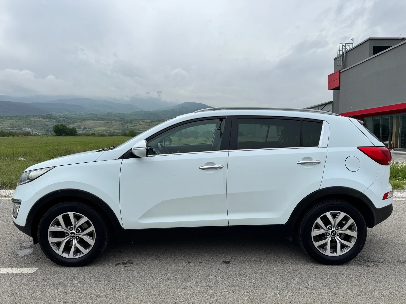 Kia Sportage 1.7 CRDi / EURO 6 / PARKTRONIC / LED - изображение 4