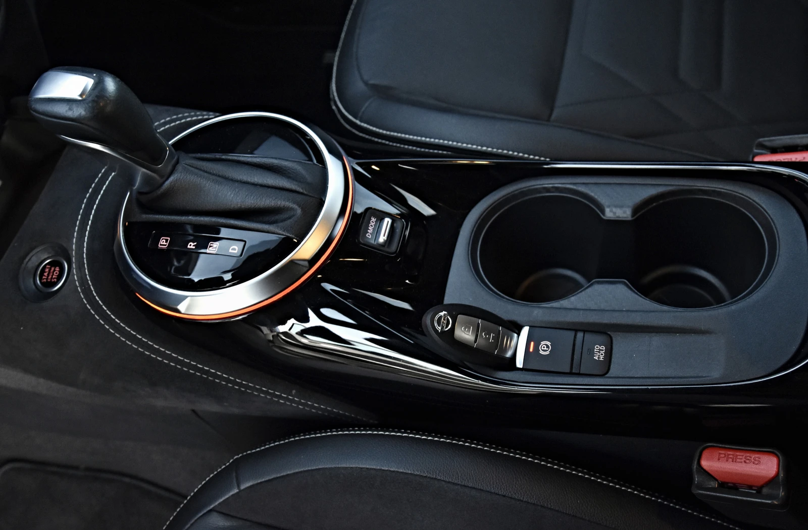 Nissan Juke PREMIERE EDITION\ACC\360CAM\KEYLES\BOSE\VOLL, снимка 11 - Автомобили и джипове - 53758713