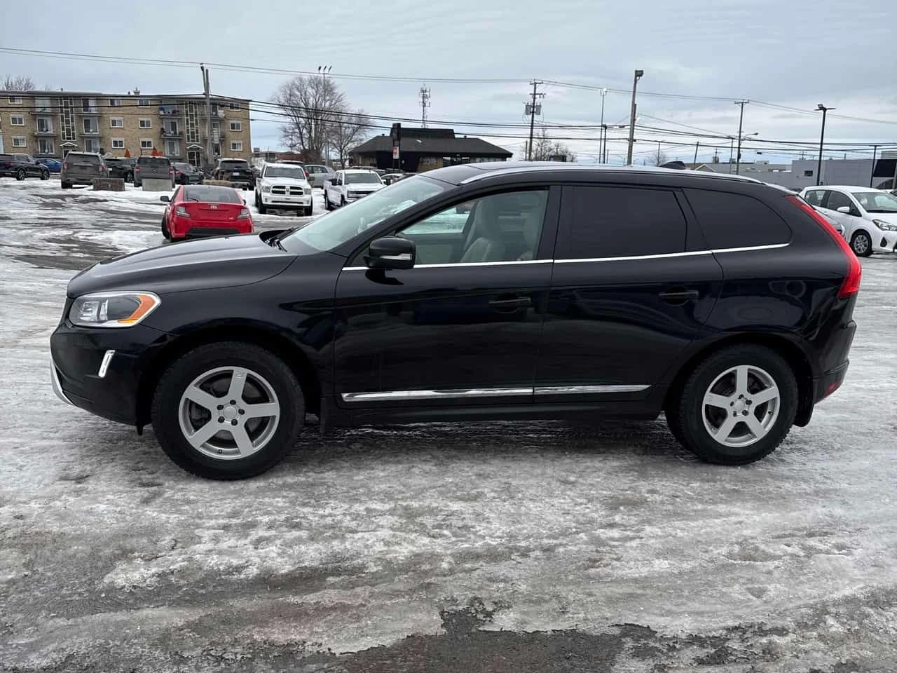 Volvo XC60 * T5 Special Edition Premier * CARFAX * ЦЕНА ДО БГ, снимка 2 - Автомобили и джипове - 54055193