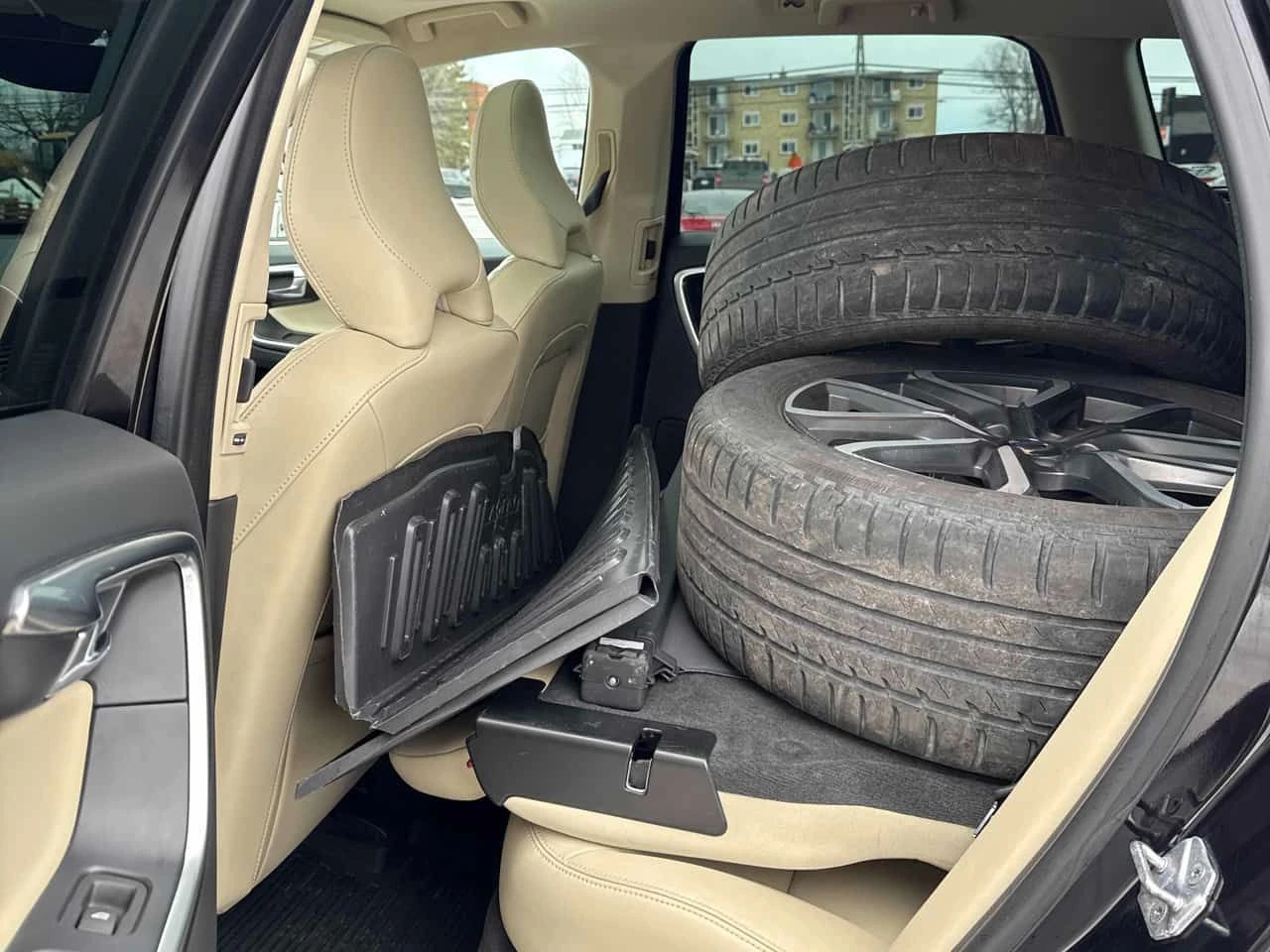 Volvo XC60 * T5 Special Edition Premier * CARFAX * ЦЕНА ДО БГ, снимка 14 - Автомобили и джипове - 54055193