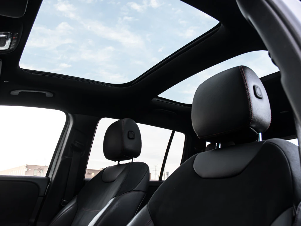 Mercedes-Benz GLB AMG* Night PKG* burmester, снимка 15 - Автомобили и джипове - 54069429