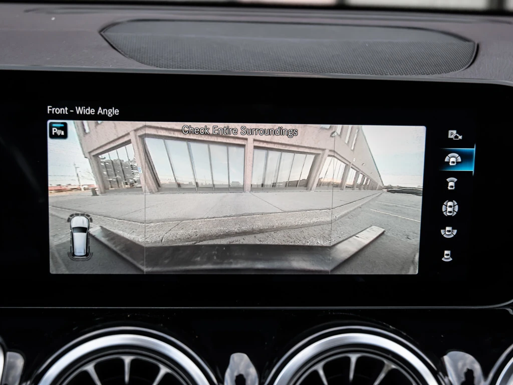 Mercedes-Benz GLB AMG* Night PKG* burmester, снимка 13 - Автомобили и джипове - 54069429