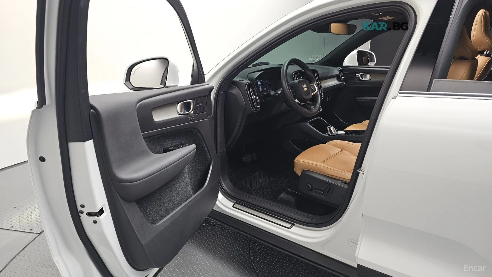 Volvo XC40 B4 Inscription* КОЖА* НАВИ* ПАНО* 360, снимка 8 - Автомобили и джипове - 56003168