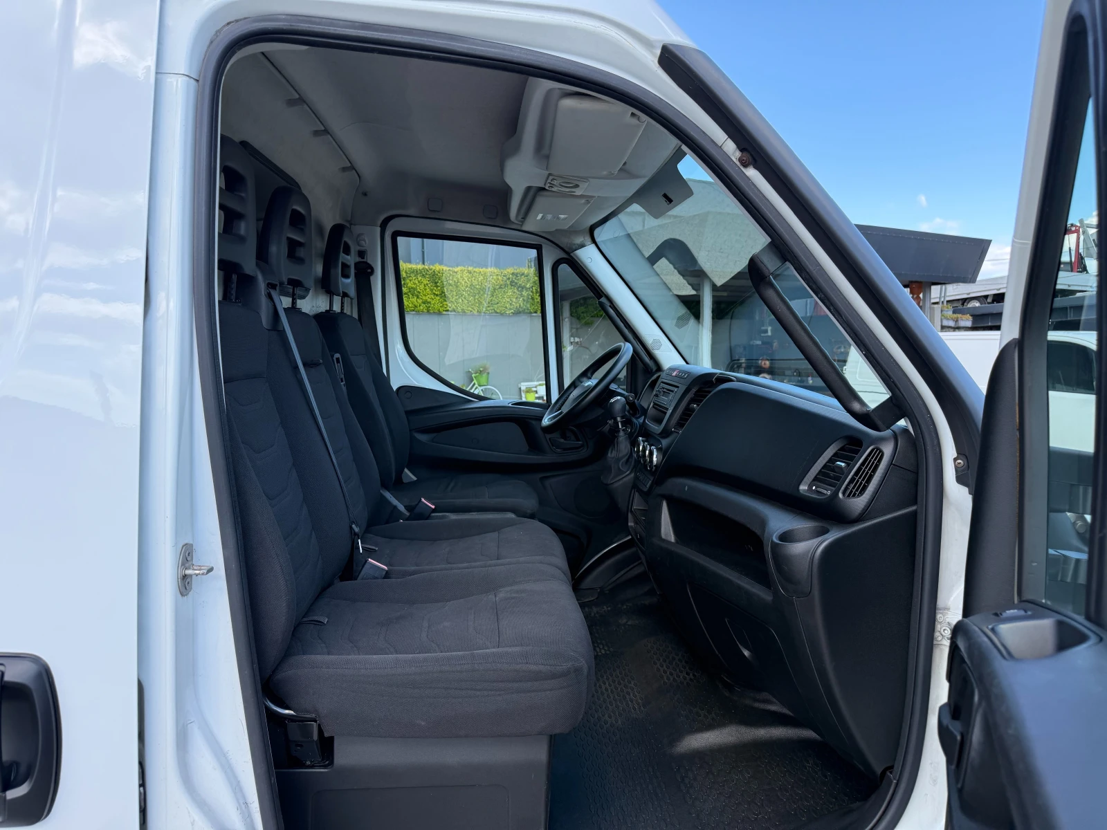 Iveco Daily 35S15 Две странични врати Клима L2H2 Euro 5 , снимка 9 - Бусове и автобуси - 55637450